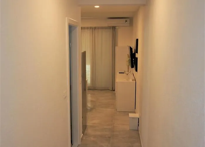 Snjezana Πανσιόν